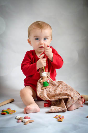 Family Christmas session with holiday photography set